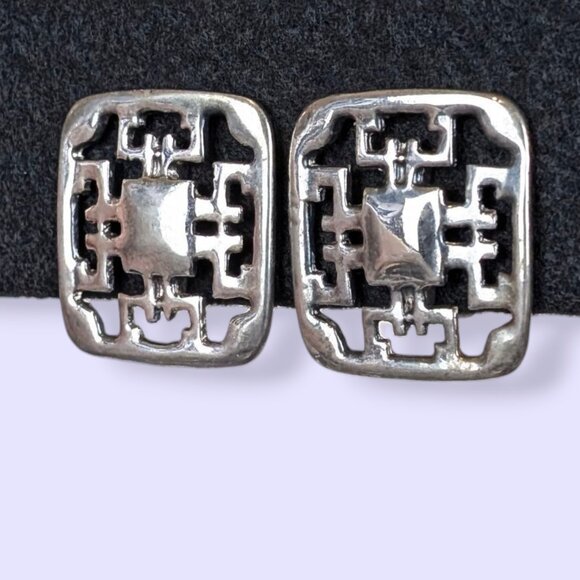 V. Square Brutalist Cut Out Earrings - Picture 3 of 5